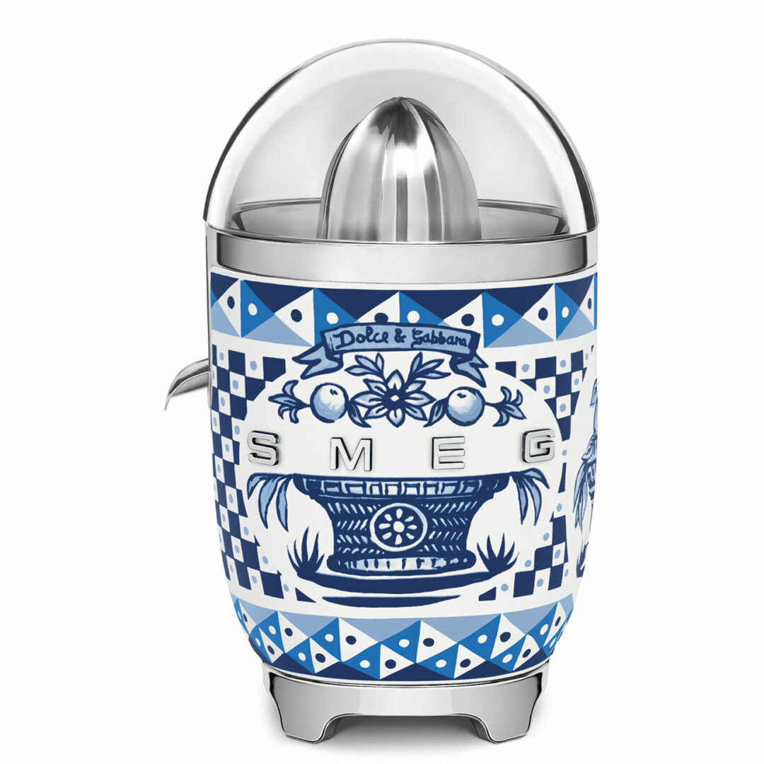 SMEG Dolce & Gabbana Citrus Juicer, Blu Mediterraneo boasts a powerful motor, built-in sensor, dripless spout for fast and easy fresh-squeezed juices!