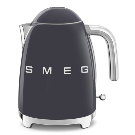 Choosing the Smeg Kettle means investing in a kitchen appliance that combines classic elegance with modern performance. experience the SMEG efficiency.