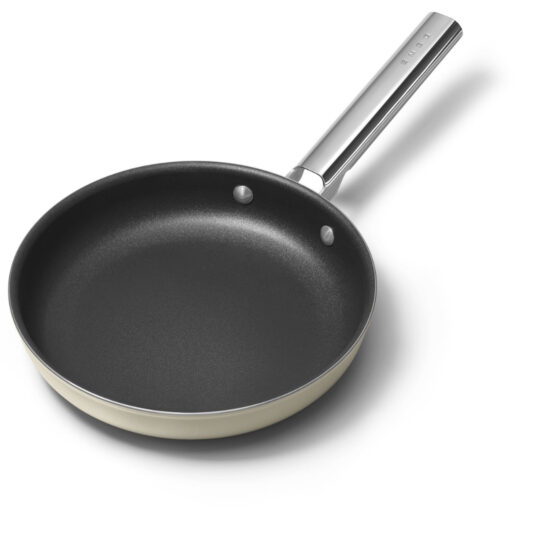 The SMEG cast iron skillet is a versatile and essential tool allowing you to enjoy perfectly cooked meals for years to come. Browse our site for more!